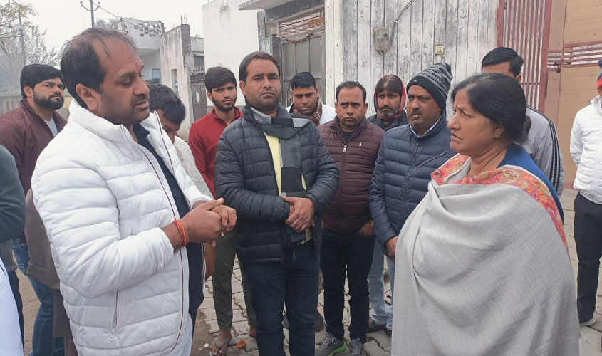 Ghaziabad News : महागुन सोसाइटी एवं आदित्या वर्ल्ड सिटी ने खुले में डाल रखे सीवर,होगी कड़ी कार्यवाही , महापौर सुनीता दयाल ने किया निरीक्षण