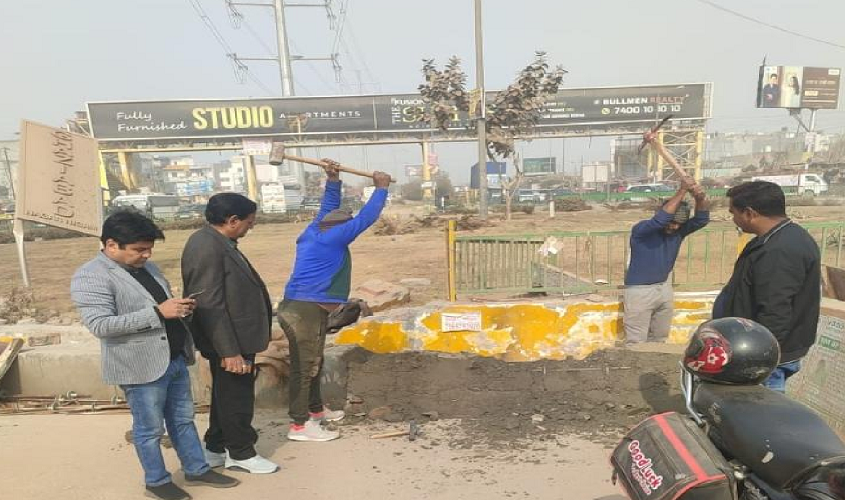 Ghaziabad News : निर्माण कार्यों पर नगर आयुक्त का विशेष ध्यान, अधिकारियों तथा ठेकेदार को दिए कड़े निर्देश