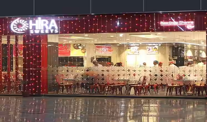 Noida: नोएडा के 35 नामचीन रेस्टोरेंट्स और होटलों पर प्रशासन का एक्शन, जानिए क्या है वजह.. ?