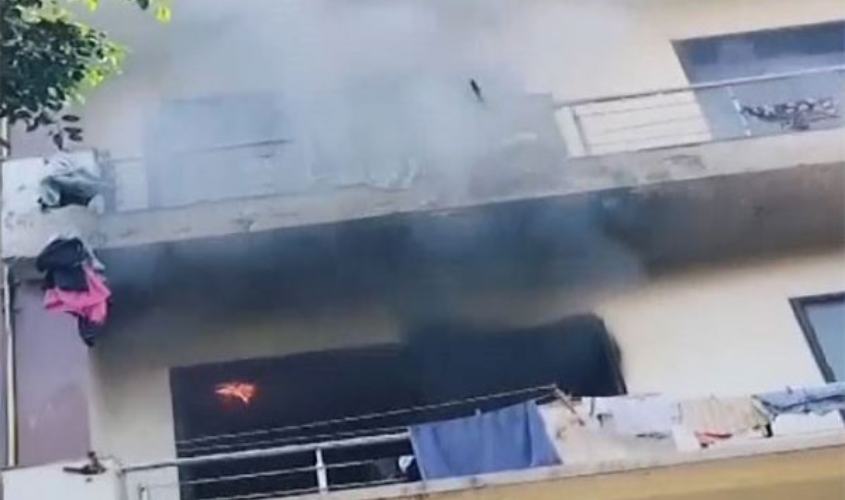 Fire Breaks out : दिल्ली की एक इमारत में आग लगने के बाद जान बचाने के लिए छात्रों ने लगाई छलांग, जानिए पूरा मामला