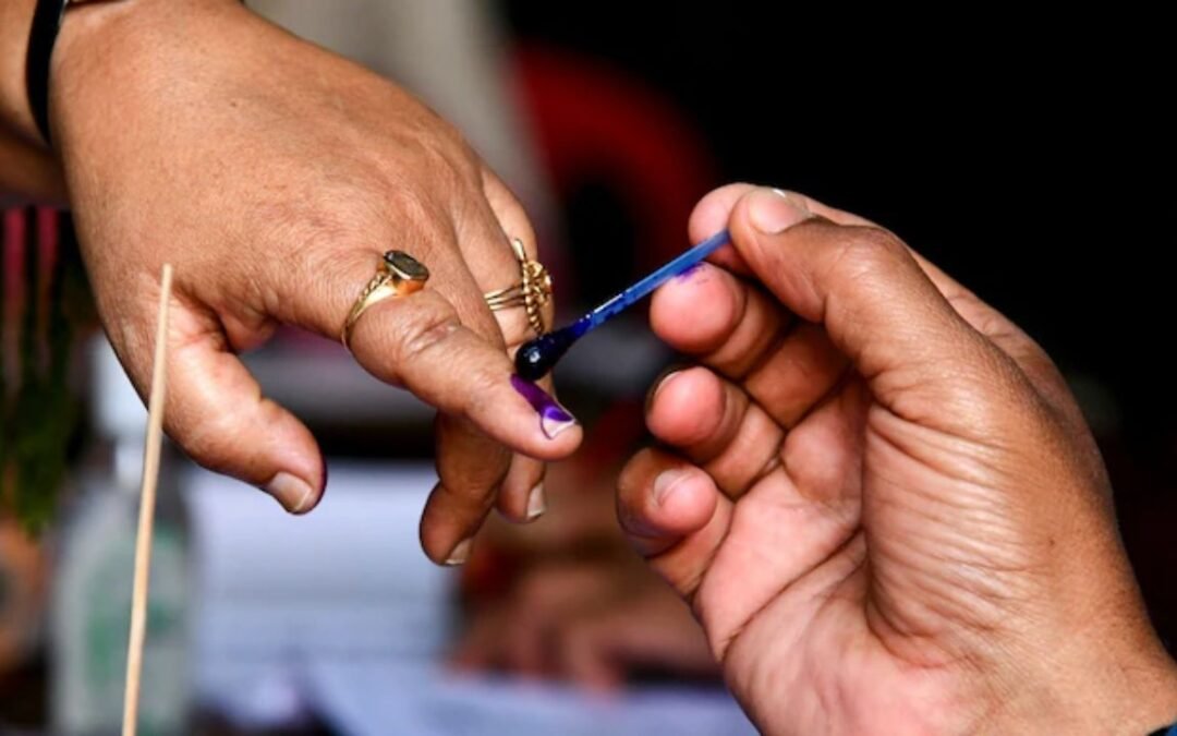 UP Lok Sabha Election Phase 3  : तीसरे चरण में 10 सीटों पर वोटिंग, 100 प्रत्याशियों के भाग्य का फैसला EVM में कैद
