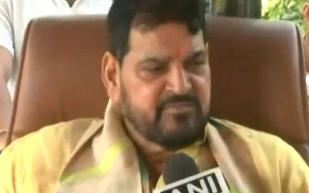 Lok Sabha: बेटे को टिकट मिलने पर बोले बृजभूषण “अपार जन समर्थन मिल रहा है” जानिए कौन है Kaiserganj सीट से विपक्षी उम्मीदवार