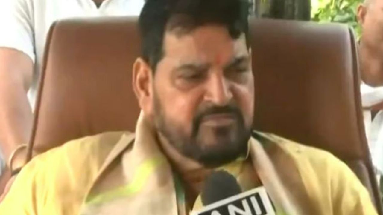 Lok Sabha: After getting the ticket for his son, Brij Bhushan said, "I am getting immense public support" Know who is the opposition candidate from Kaiserganj seat