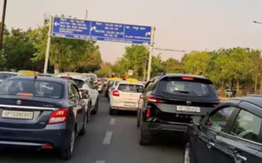Noida Traffic : एलिवेटेड रोड पर मरम्मत कार्य के कारण नोएडा में ट्रैफिक डायवर्जन , इन वैकल्पिक मार्गों पर यात्रा का निर्देश