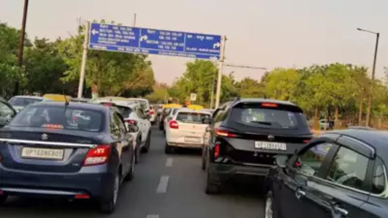 Noida Traffic: Traffic diversion due to repair work on elevated road