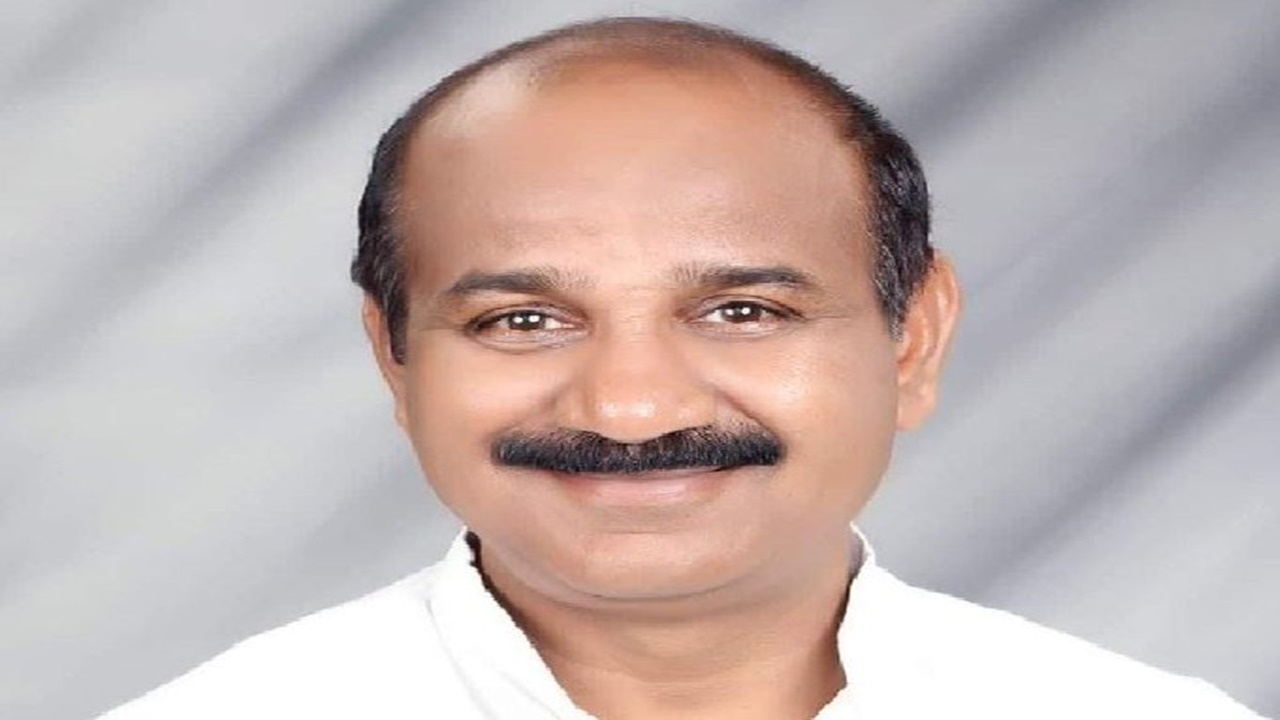 Before voting in the third phase of Lok Sabha elections, SP changed its state president.