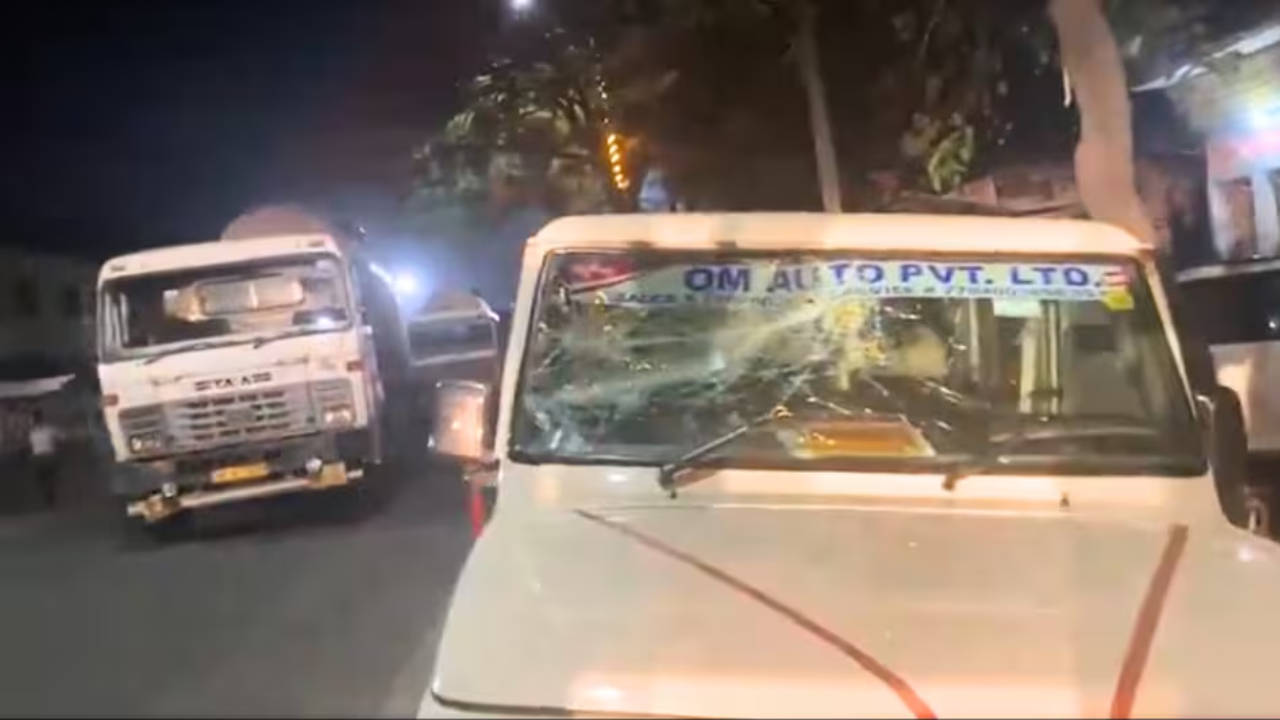 Vandalism outside Amethi Congress office, police registered a case against unknown