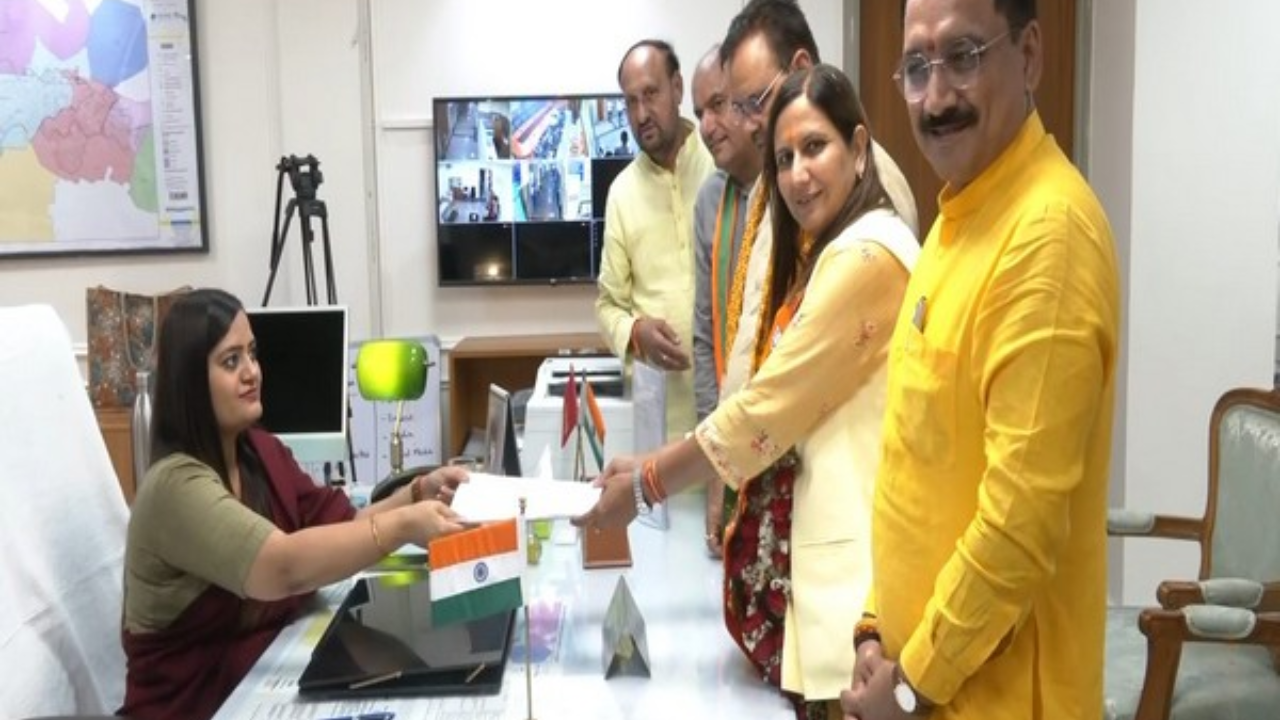 BJP candidate from West Delhi Kamaljeet Sehrawat filed nomination, voting will be held in the fifth phase on this seat of Delhi.