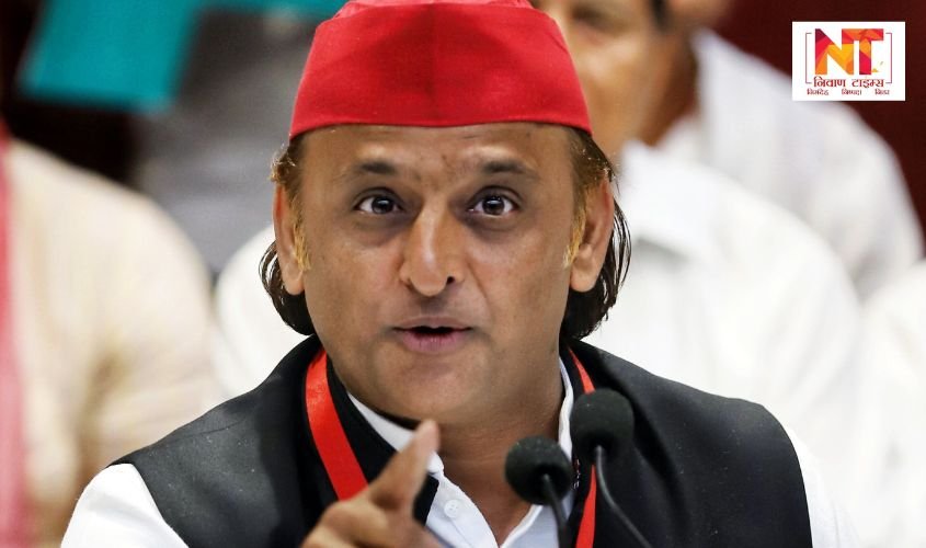 Why did Akhilesh Yadav call the government 'One District One Mafia'?